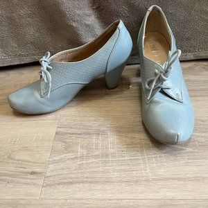 Discontinued Laughter In The Library Oxford Heels baby blue chelsea crew,